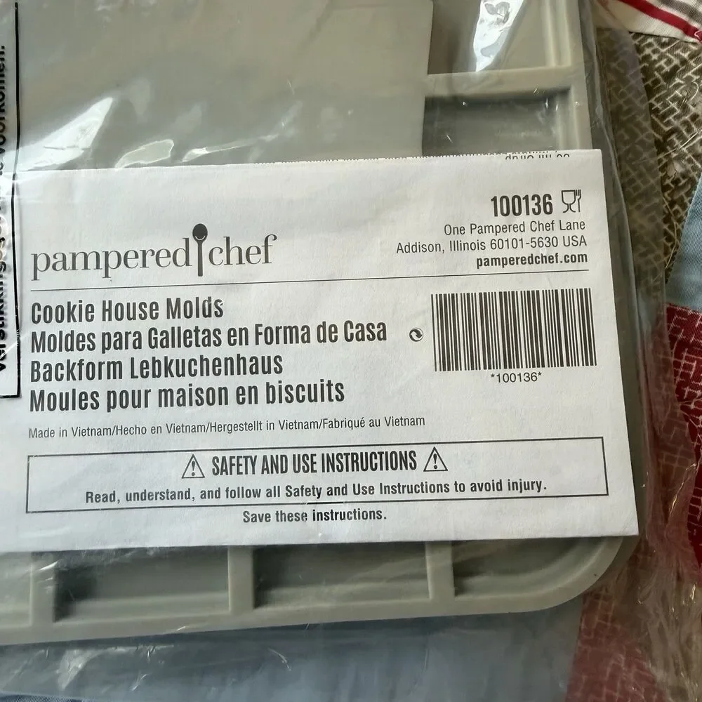New Pampered Chef Gingerbread House Mold Set Cookie Candy Chocolate Silicone